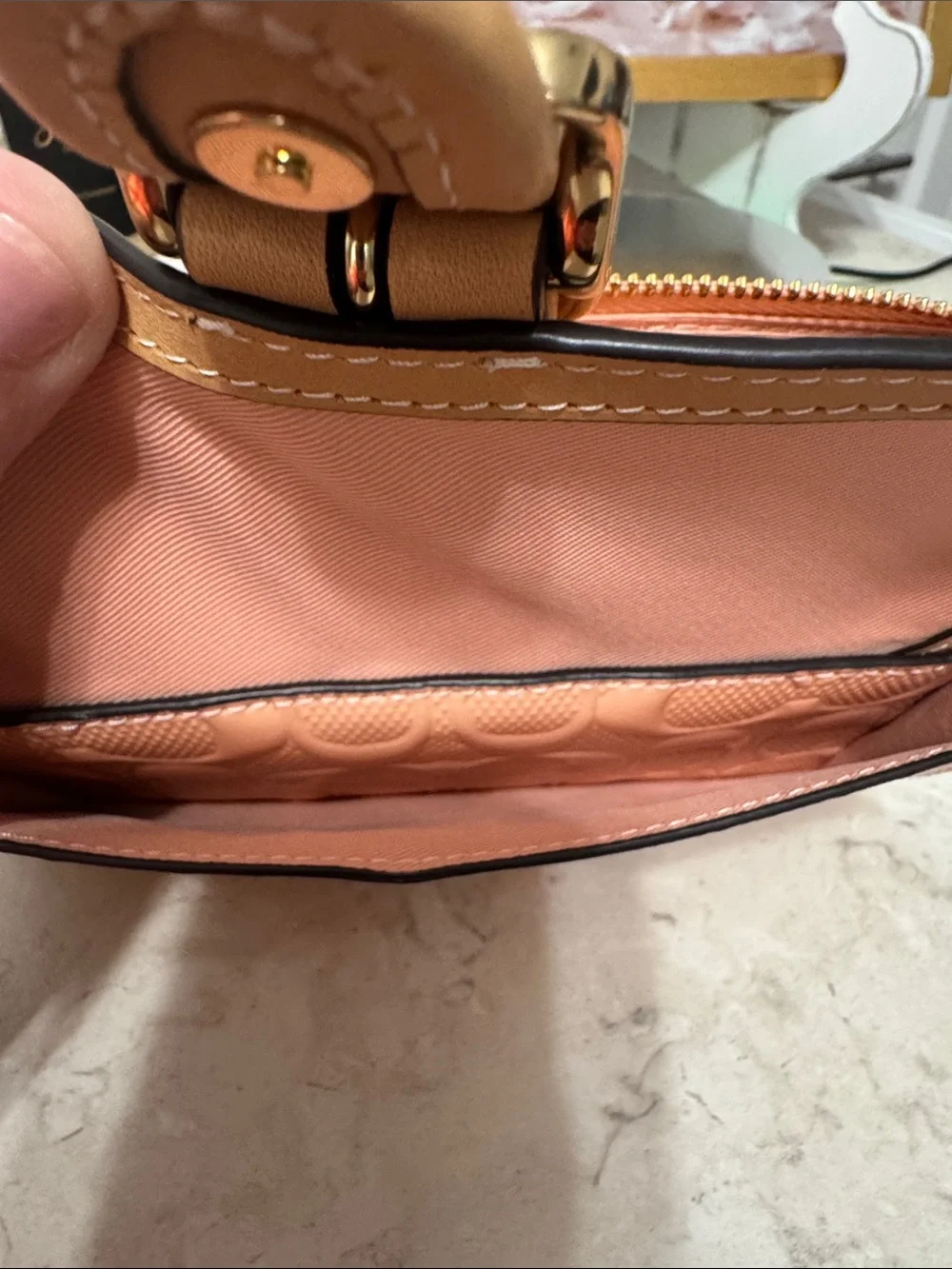 Coach Ashton’s peach patent embossed wallet wristlet New - Picture 4 of 4